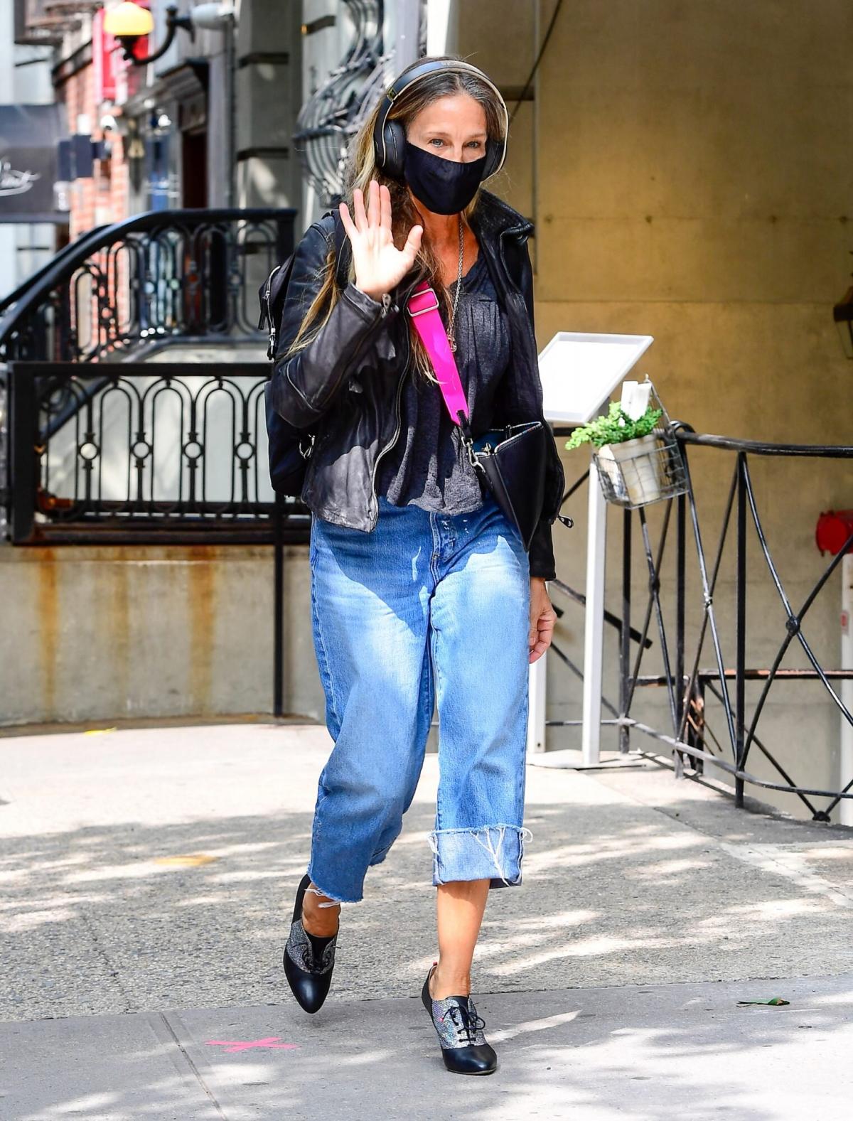 Sarah Jessica Parker's Flattering Jeans Are Hundreds Less at