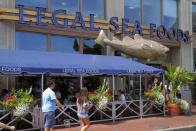 <p>A bunch of <a href="https://www.legalseafoods.com/restaurants/short-hills-the-mall-at-short-hills-161" rel="nofollow noopener" target="_blank" data-ylk="slk:locations;elm:context_link;itc:0;sec:content-canvas" class="link ">locations</a> have adjusted hours for the holiday, but your local Legal is most likely open on Christmas this year. </p>