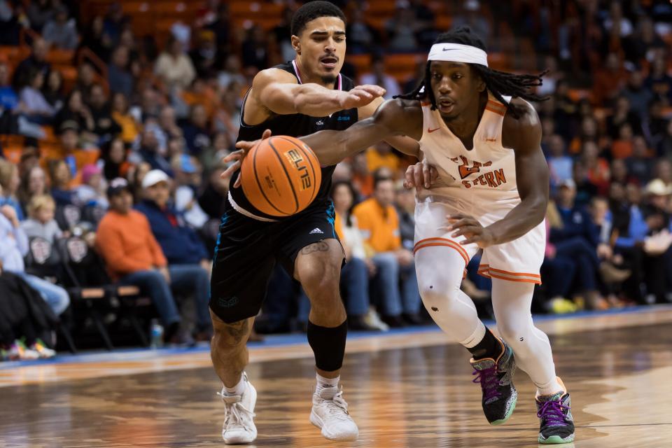 UTEP's Tae Hardy (2) and FAU's Nick Boyd (2) reach for the ball at a game on Saturday, Jan. 21, 2023, at the Don Haskins Center in El Paso, Texas.

Utep V Fau Mbb