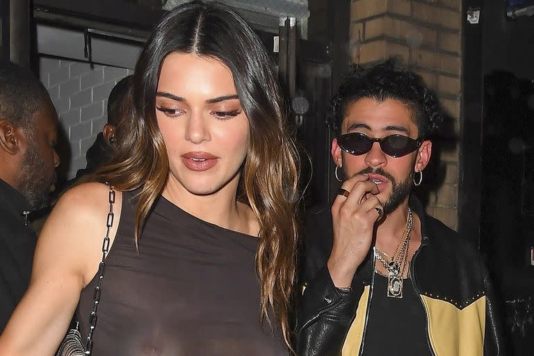 Kendall Jenner y Bad Bunny en Nueva York, en una de sus primeras salidas públicas; la pareja empezó su relación en febrero y se separó a comienzos de este mes