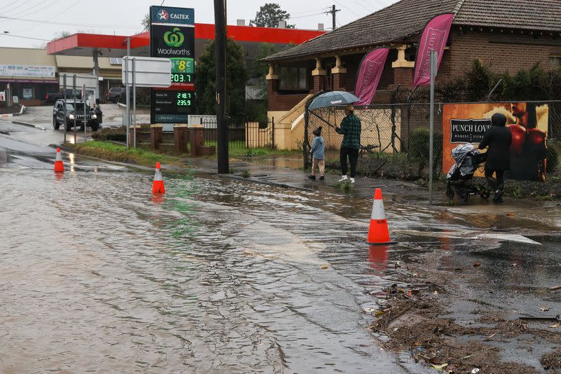 Flooding from heavy rains affects western suburbs in Sydney