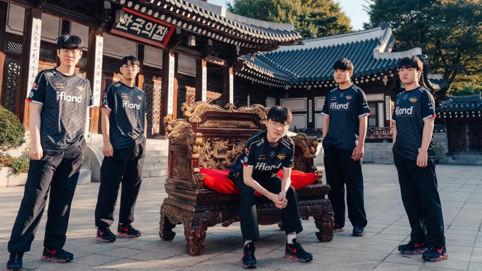 T1 continue to ramp up as the competition intensifies, and they have the LoL king, Faker. Should they execute their playmaking flawlessly and pull off more surprises at the semifinals, they can deny JDG the golden road.(Photo: Riot Games)