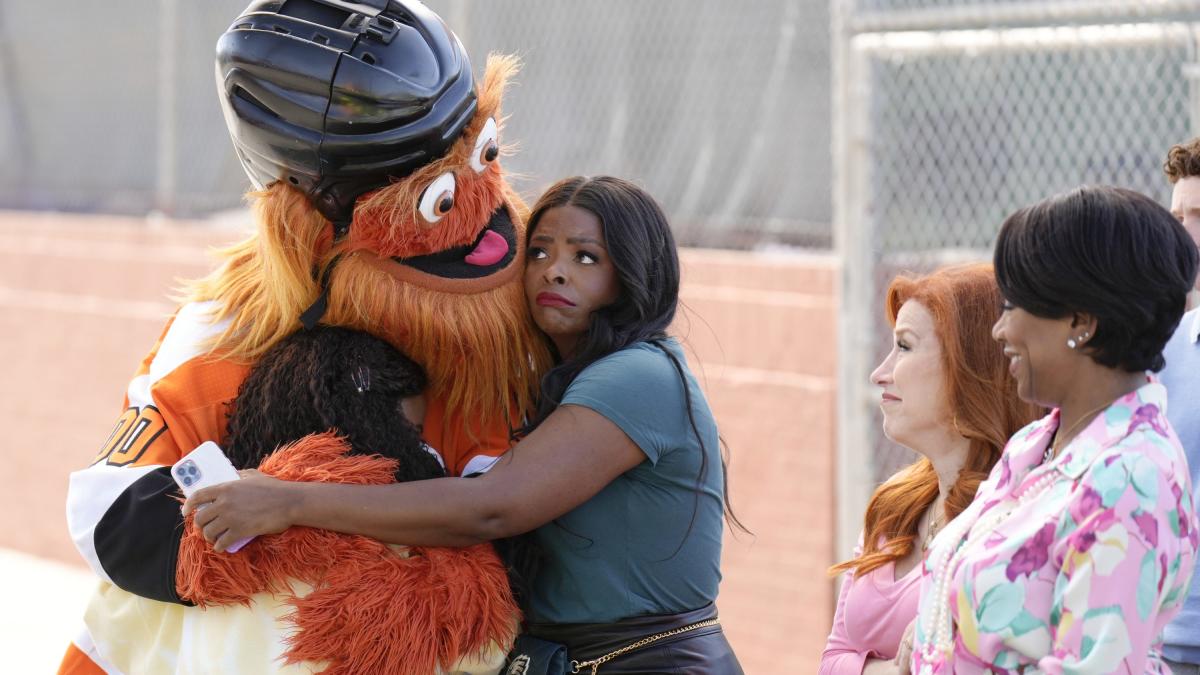 Flyers' mascot Gritty has already inspired this impressive Halloween costume