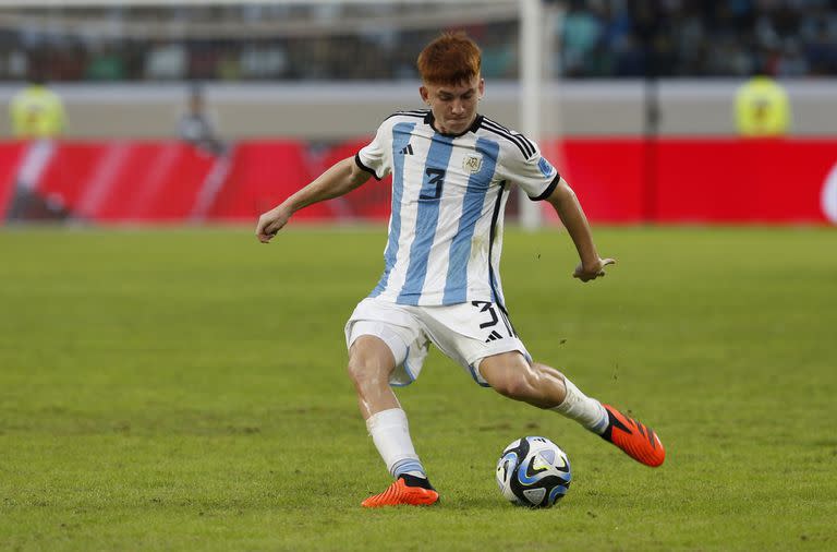 Valentín Barco estará de arranque con la selección argentina; el lateral de Boca se recuperó de una pequeña molestia