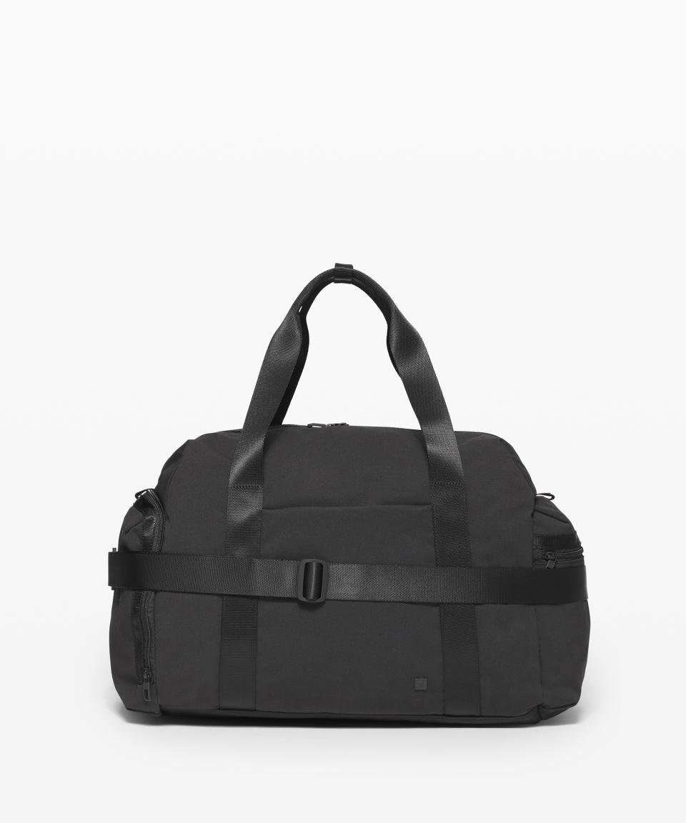 <p><a href="https://go.redirectingat.com?id=74968X1596630&url=https%3A%2F%2Fshop.lululemon.com%2Fp%2Fmen-bags%2FCommand-The-Day-Duffel%2F_%2Fprod9080027&sref=https%3A%2F%2Fwww.menshealth.com%2Ftechnology-gear%2Fg40992520%2Fbest-basketball-gifts%2F" rel="nofollow noopener" target="_blank" data-ylk="slk:Shop Now;elm:context_link;itc:0;sec:content-canvas" class="link ">Shop Now</a></p><p>Command the Day Large Duffle Bag 37L</p><p>lululemon.com</p><p>$158.00</p>