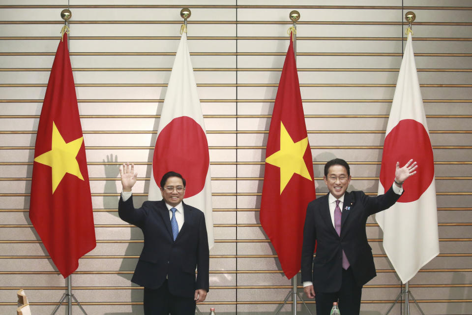 Vietnam's Prime Minister Pham Minh Chinh, left, and Japanese Prime Minister Fumio Kishida wave as they pose for a photo prior to their meeting at the Prime Minister's Office in Tokyo, Wednesday, Nov. 24, 2021. (AP Photo/Koji Sasahara, Pool)