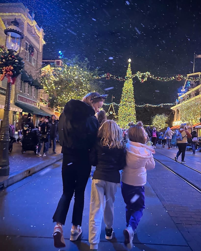 Olivia Wilde, Kids, Disneyland, Instagram