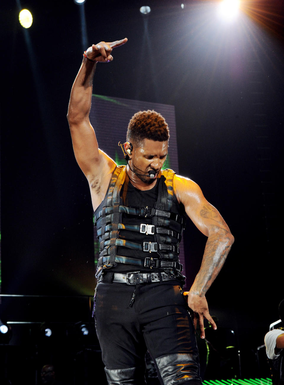 Usher & Akon Perform At The Staples Center