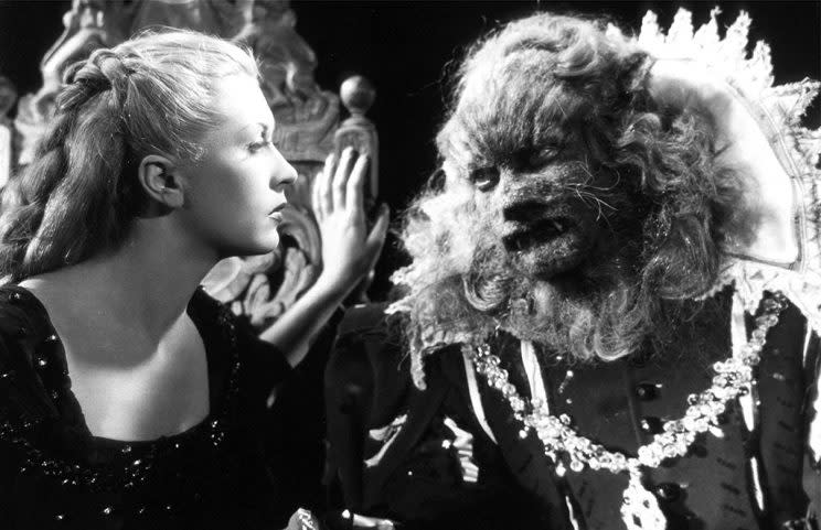 La belle et la Bete (Beauty and the Beast) de JeanCocteau avec Josette Day et Jean Marais 1946 (Photo: Everett) 