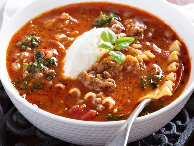 Ihr könnt Rinderhackfleisch zur Zubereitung einer Lasagnesuppe verwenden. - Copyright: Shutterstock