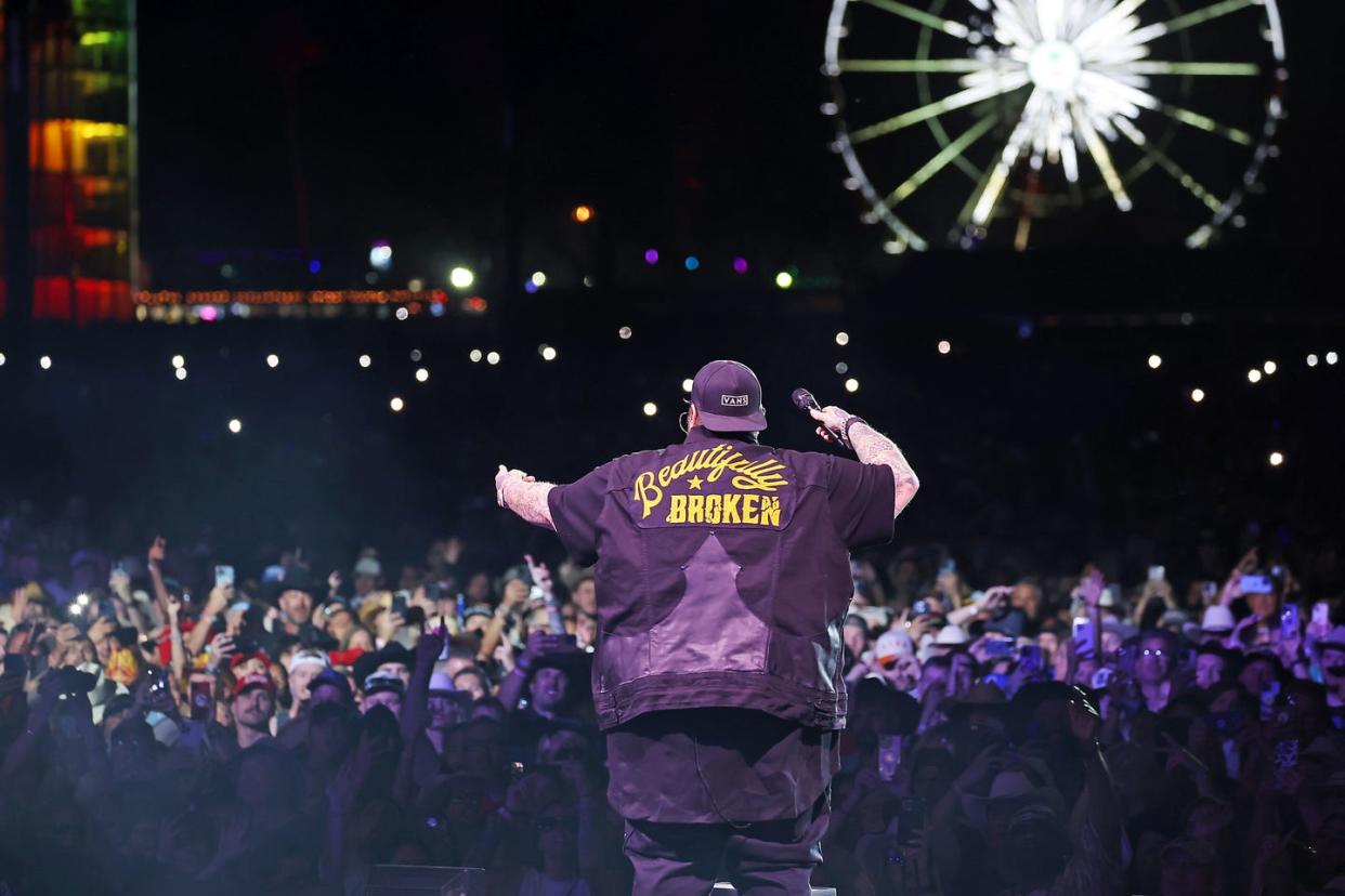 jelly roll performing at stagecoach music festival 2024