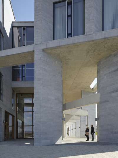 法瑞爾與麥納瑪拉為愛爾蘭利莫瑞克大學設計的建築物（美聯社）