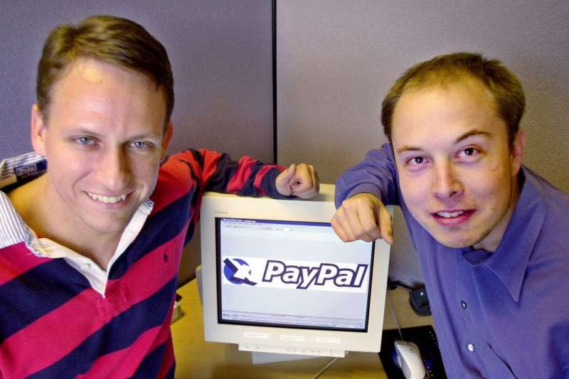 你可能用過的馬斯克產品：Paypal。右為19年前的馬斯克。（美聯社）