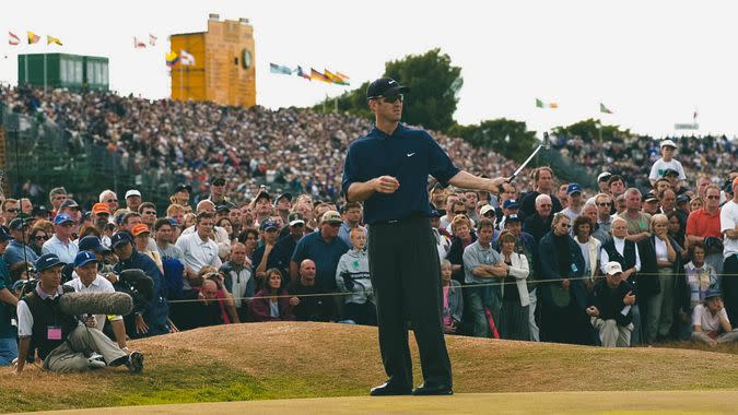 BRITISH OPEN GOLF CHAMPIONSHIP JULY 2001 LYTHAM DAVID DUVAL PUTTS ON THE 17TH GREEN ON HIS WAY TO WINNING THE TOURNAMENT SURROUNDED BY FANSBRITISH OPEN GOLF CHAMPIONSHIP JULY 2001 LYTHAM DAVID DUVAL PUTTS ON THE 17TH GREEN ON HIS WAY TO WINNING THE TOURNAMENT SURROUNDED BY FANS.