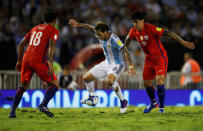 Football Soccer - Argentina v Chile - World Cup 2018 Qualifiers - Antonio Liberti Stadium, Buenos Aires, Argentina - 23/3/17 - Argentina's Lucas Biglia (C), Chile's Gonzalo Jara (18) and Pablo Hernandez compete for the ball. REUTERS/Martin Acosta