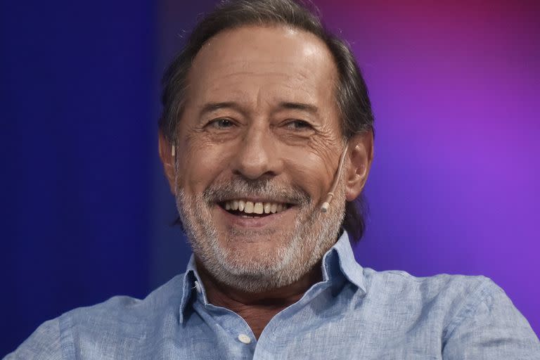 LA NACIÓN +Cerca, Protagonistas: Guillermo Francella y un mano a mano el que habló de su infancia, su paso por el periodismo y de los tragos amargos de su vida como actor