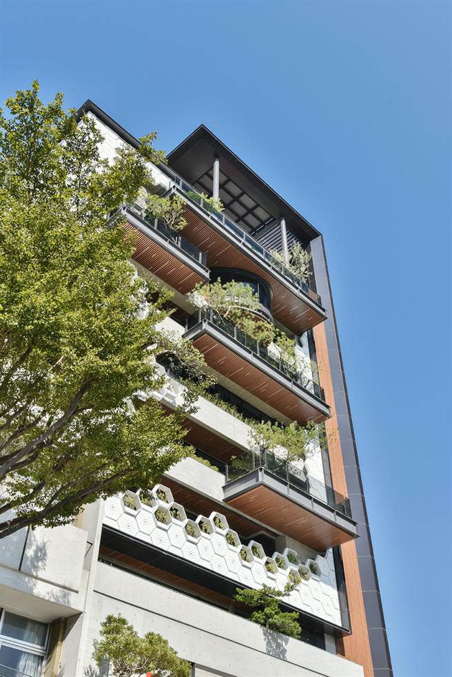 麗晨總部「丰二三」曾獲美國LEED綠建築V4版本白金級認證。(麗晨建設提供)