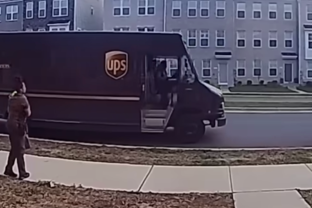 delivery truck looting caught on camera