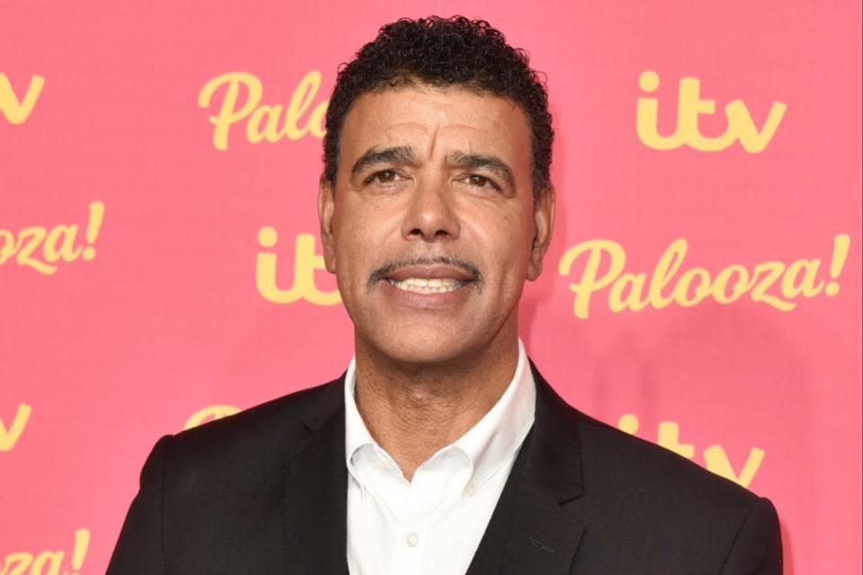 Chris Kamara emite actualización del discurso después de un mes de tratamiento en México