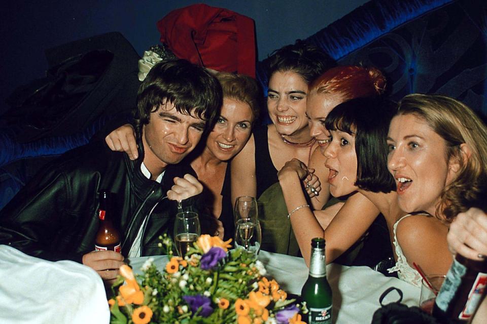 Noel, Meg Mathews with Kate Moss, Lisa Moorish and guests at the opening of Sound Republic in October 1998 (Getty Images)