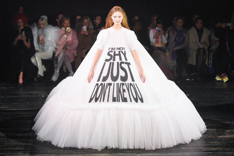 Viktor & Rolf, diseño con slogan