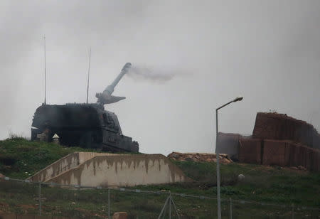 A Turkish army howitzer fires from a military post on the Turkish-Syrian border in Hatay province, Turkey January 23, 2018. REUTERS/Umit Bektas