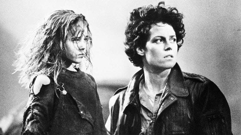 A still shows Sigourney Weaver and Carrie Henn on the set of Aliens.