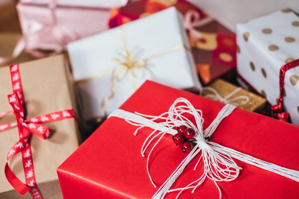 送禮不見得能送到心坎裡。為免浪費，轉售禮物成為風潮。圖片來源：freestocks／Unsplash