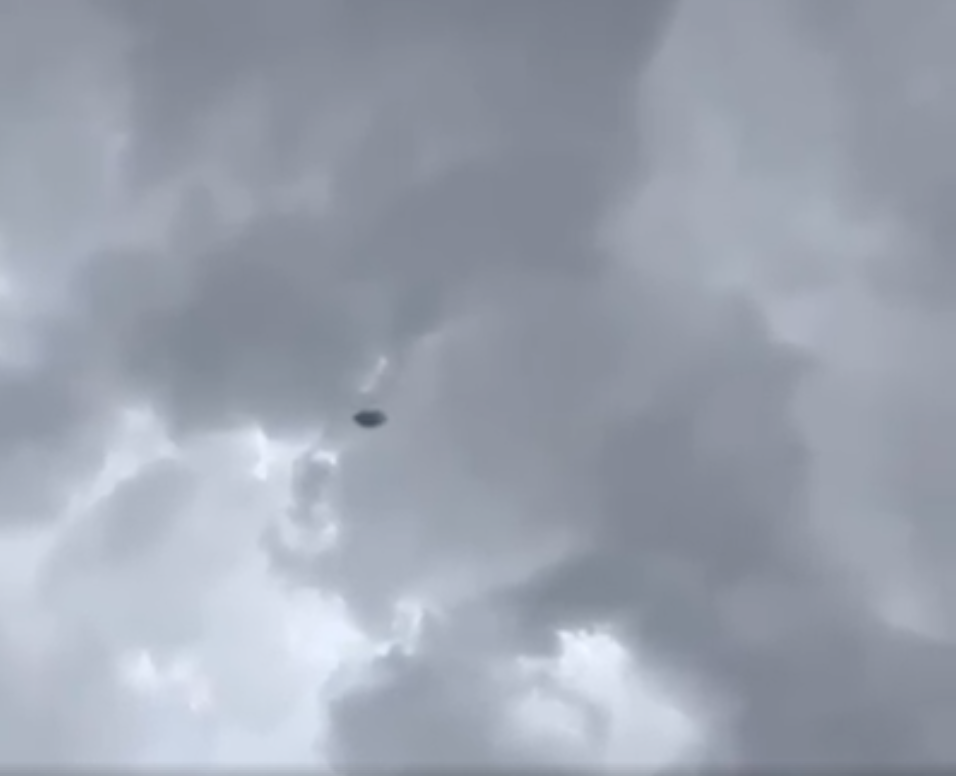 This video claims to show a UFO hovering above Turkey. Photo: Facebook/Ufo Türkiye. Turkey