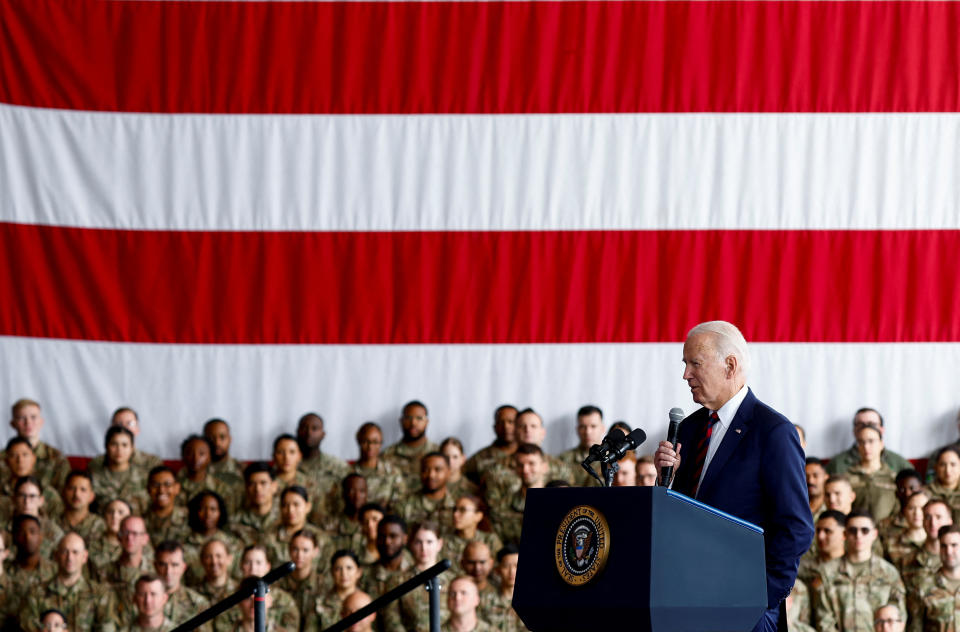 Joe Biden bei einer Gedenkveranstaltung zum 11. September mit Soldaten und Ersthelfern: Muss sich der US-Präsident einem Amtsenthebungsverfahren stellen? (Bild: REUTERS/Evelyn Hockstein)