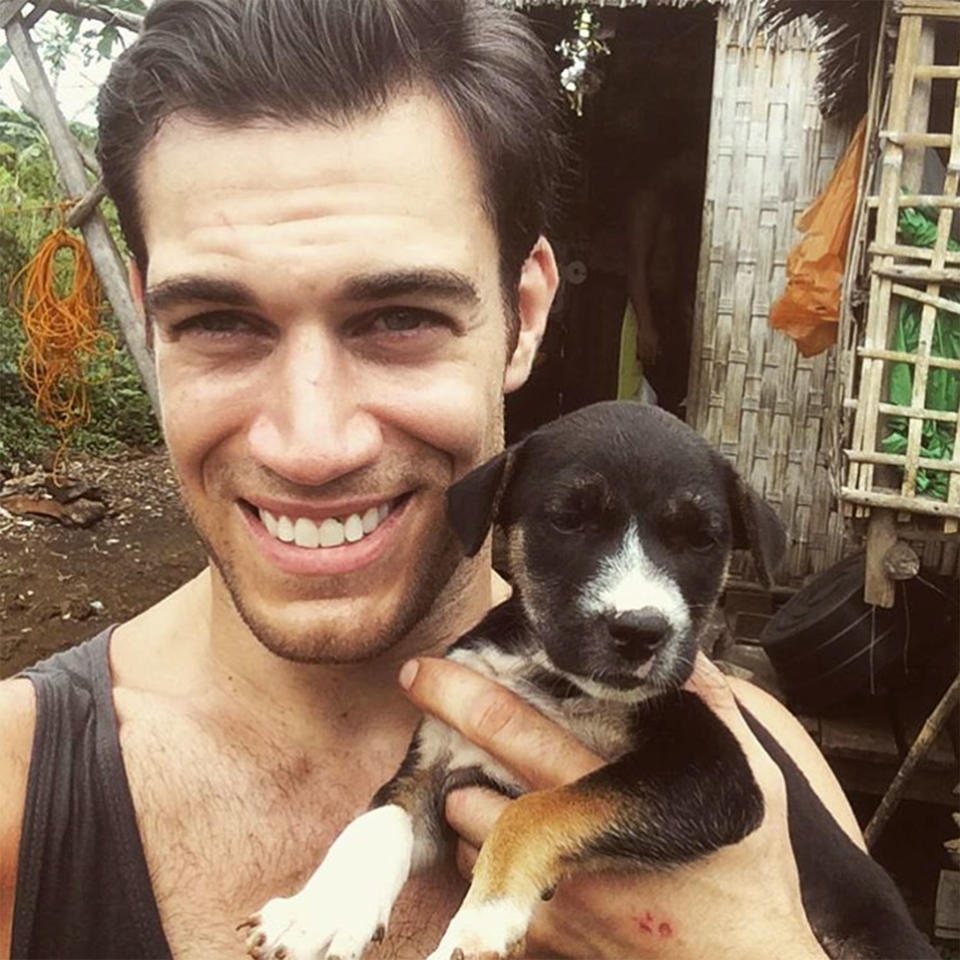 <p>"Even rural puppies on the other side of the world are apathetic when I try to take selfies with them," he jokes of his pelfie in the Philippines.</p>