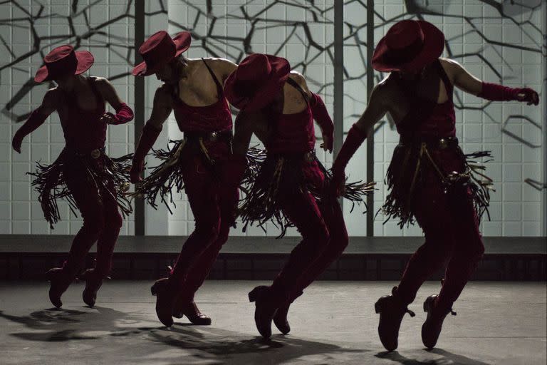 "La era del cuero", nueva obra de Pablo Rotemberg, lleva al malambo a los límites de la danza contemporánea en el Teatro San Martín