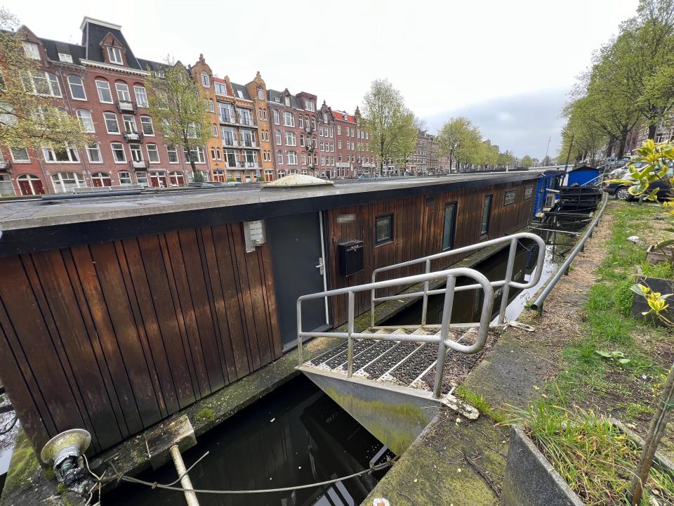 houseboat in amsterdam exterior