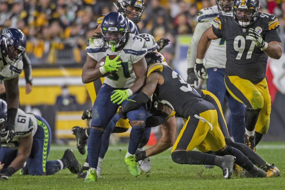 Seattle Seahawks running back DeeJay Dallas runs against the Pittsburgh Steelers.