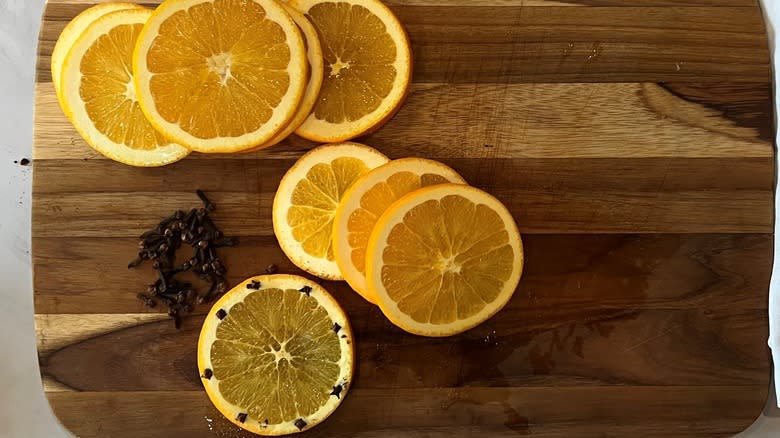 orange slices with cloves in pith