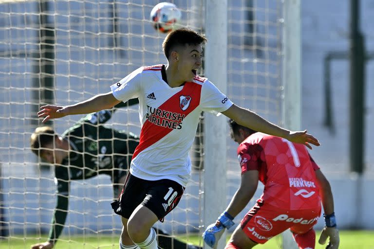 Matías Gallardo celebra su único gol en la reserva de River