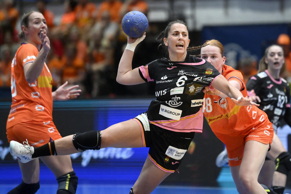 Spain's left back #06 Carmen Campos Costa attempts a shot in spite of Netherlands' right back #48 Dione Housheer during the handball qualifying match for the 2024 Paris Olympic Games between Spain and Netherlands at the Palacio de Deportes in Torrevieja on April 14, 2024. (Photo by JOSE JORDAN / AFP) (Photo by JOSE JORDAN/AFP via Getty Images)