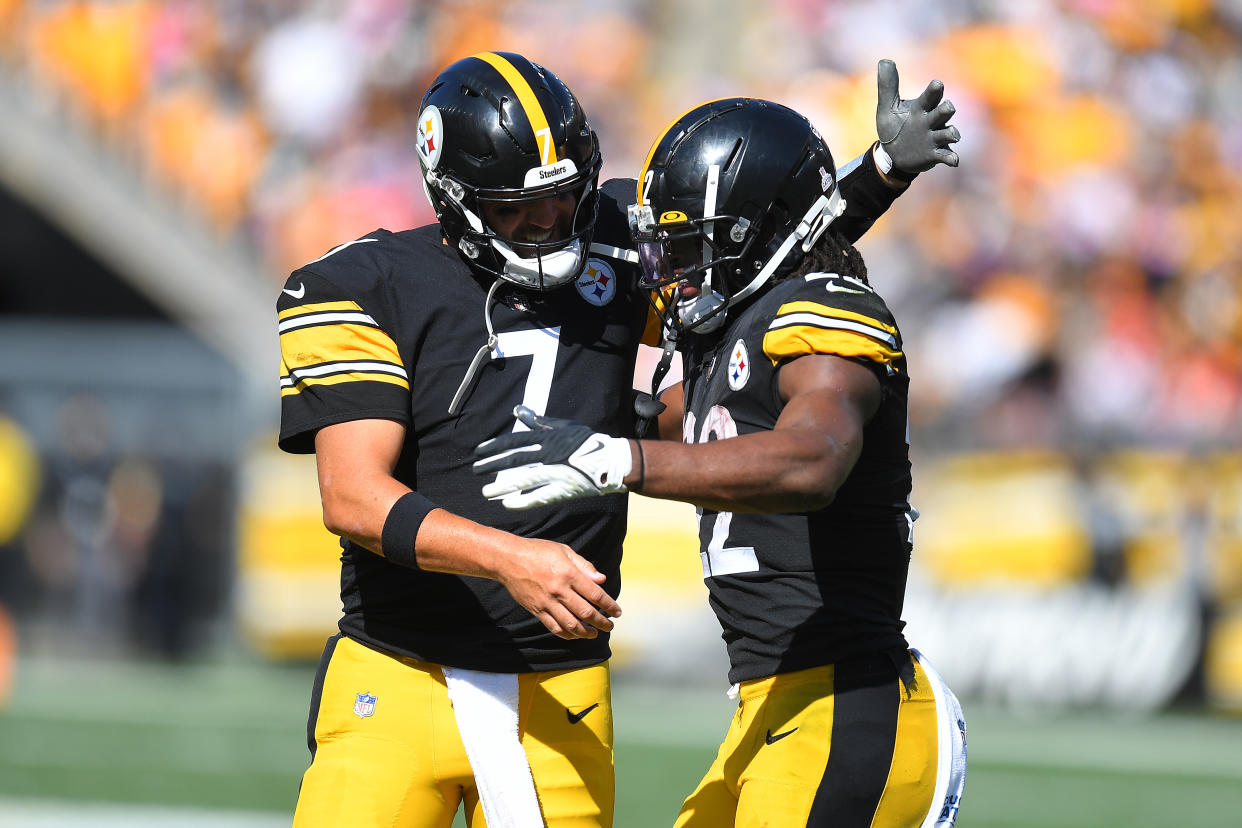 PITTSBURGH, PENNSYLVANIA - OCTOBER 10: Ben Roethlisberger #7 and Najee Harris #22 of the Pittsburgh Steelers celebrate a touchdown against the Denver Broncos during the second quarter at Heinz Field on October 10, 2021 in Pittsburgh, Pennsylvania. (Photo by Joe Sargent/Getty Images)