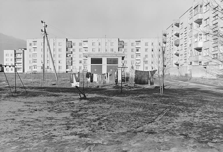 El 26 de abril de 1986, el cuarto reactor de la central nuclear de Chernobyl explotó, propagando radiactividad por Ucrania, Bielorrusia y algunas zonas de Europa