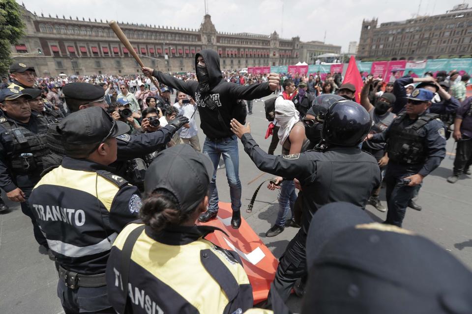 FOTOS: el lado oscuro de la Marcha del Orgullo LGBTTTI en México