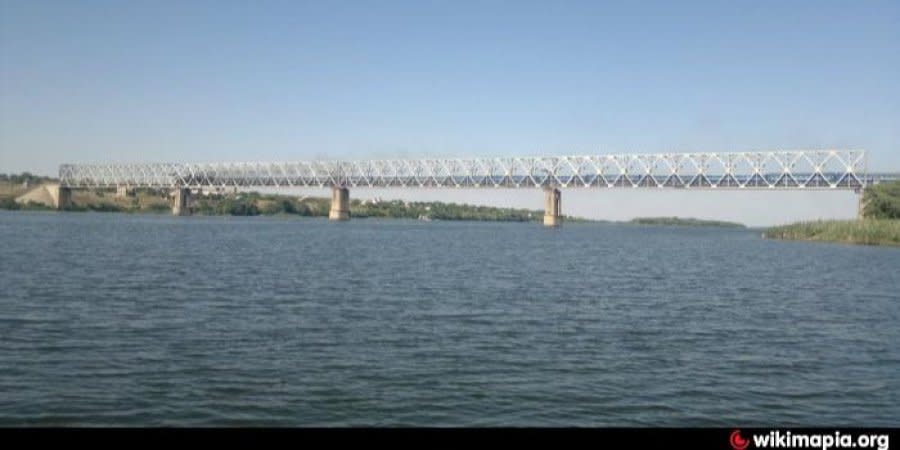 Antonivsky railway bridge in Kherson Oblast