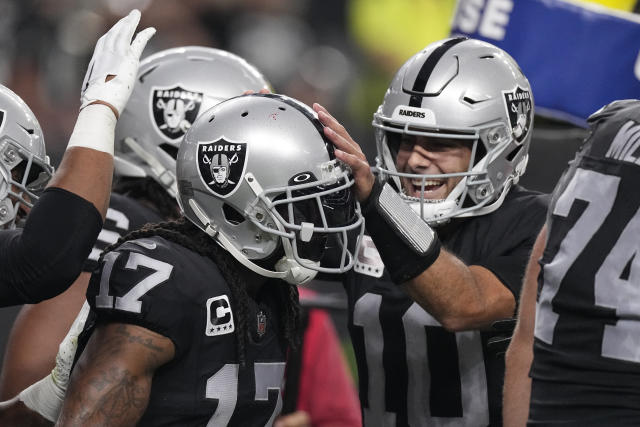 Pickett passes for 2 touchdowns as Steelers top Raiders 23-18