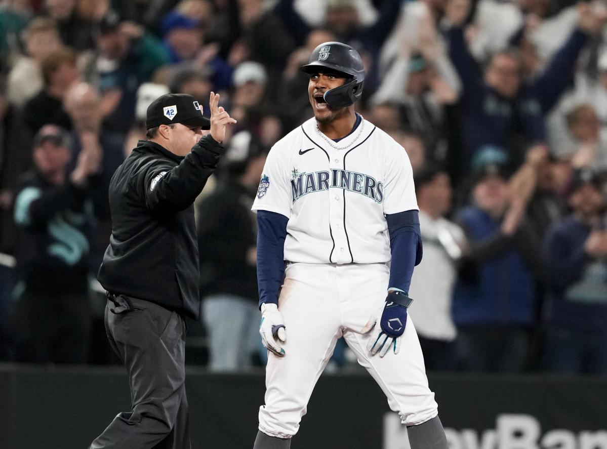 Mariners fan hits pitcher George Kirby with ball thrown from crowd