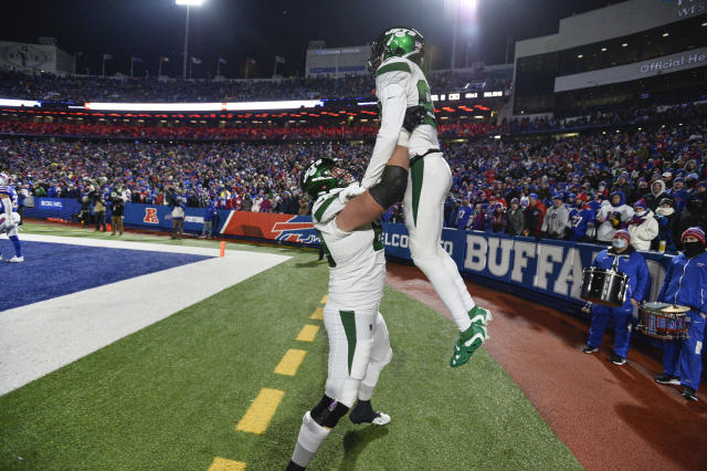 Bills clinch AFC East crown for second straight season, top Jets 27-10