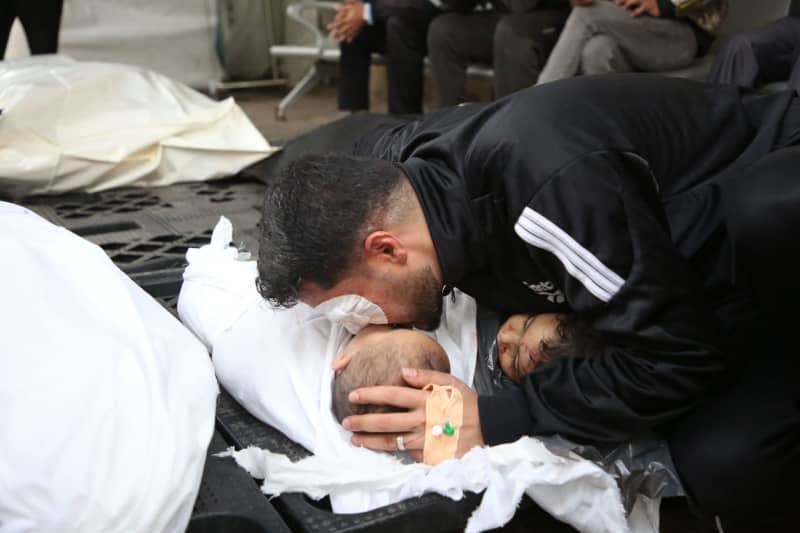 Ashraf Abu Diraz mourns his two children, Aisel, 1 year old, and Russell, 3 years old, and his wife, who were killed in an Israeli air strike on thier house, as their bodies are taken from Al-Najjar hospital morgue for burial in Rafah Ahmed Ibrahim/APA Images via ZUMA Press Wire/dpa