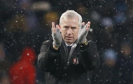 Football Soccer - Manchester City v Crystal Palace - Barclays Premier League - Etihad Stadium - 16/1/16 Crystal Palace manager Alan Pardew applauds the fans at the end of the match Reuters / Phil Noble Livepic