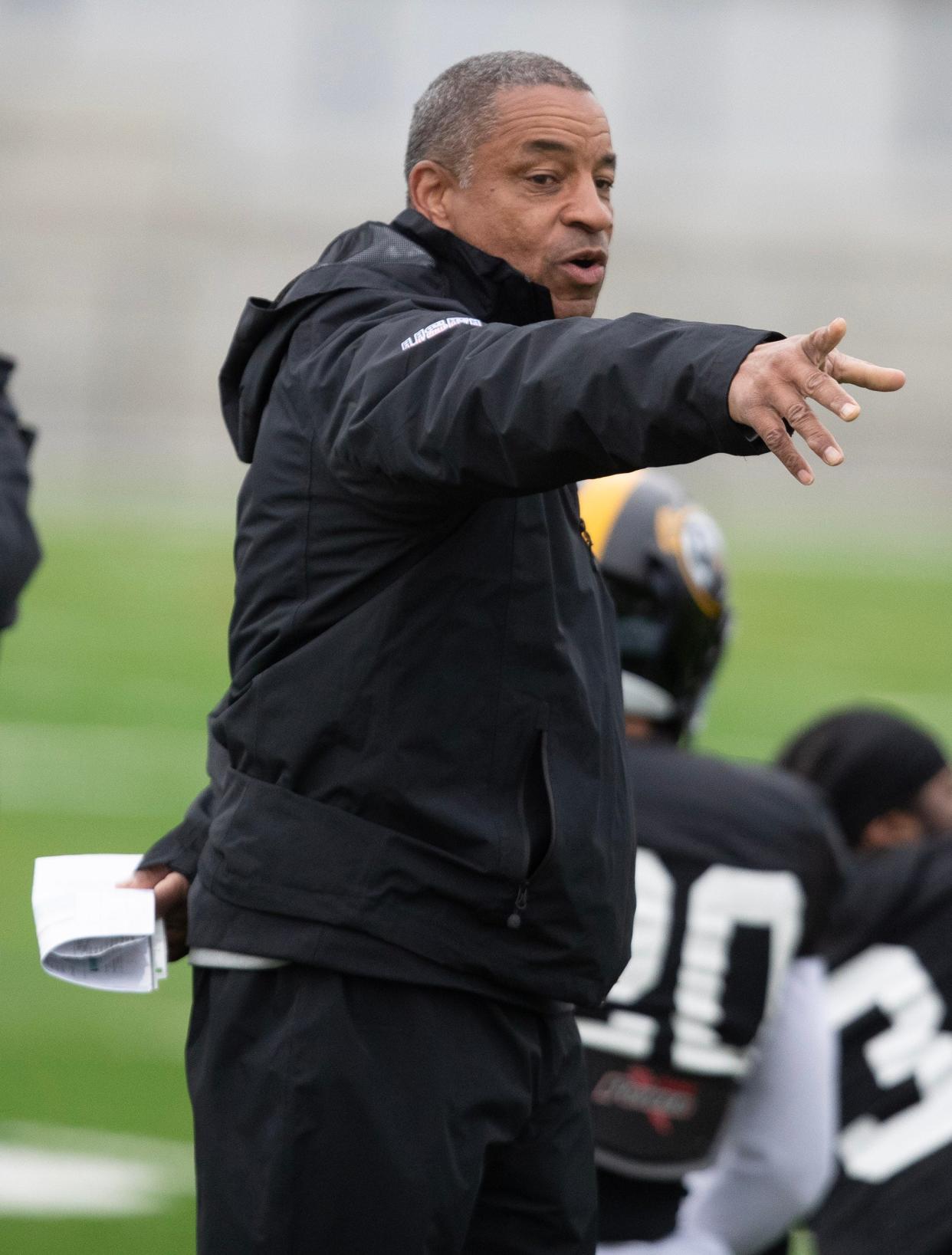 Pittsburgh Maulers head coach Ray Horton makes a point to his team during practice Friday, March 24, 2023, in Canton.