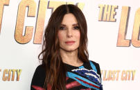 La star hollywoodienne Sandra Bullock a eu des romances avec des célébrités dans le passé, y compris des noms comme Ryan Gosling, Tate Donovan et Matthew McConaughey. Cependant, à partir de 2022, la star de "Speed" et "Gravity" reste célibataire. Sa dernière relation sérieuse était avec son ex-mari Jesse James. Le couple s'est séparé en 2010 après avoir appris qu'il la trompait.