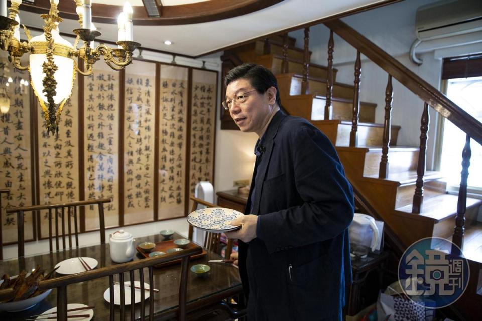《鏡週刊》社長裴偉每個週末都會在家下廚，中西料理都有涉獵，現在也公開他的廚房筆記。（攝影：王漢順）