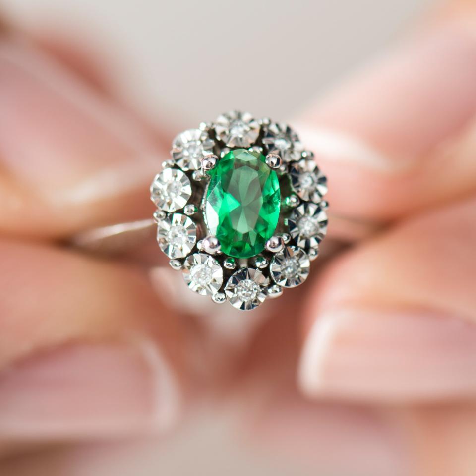 Engagement ring trends 2021: green emerald engagement ring